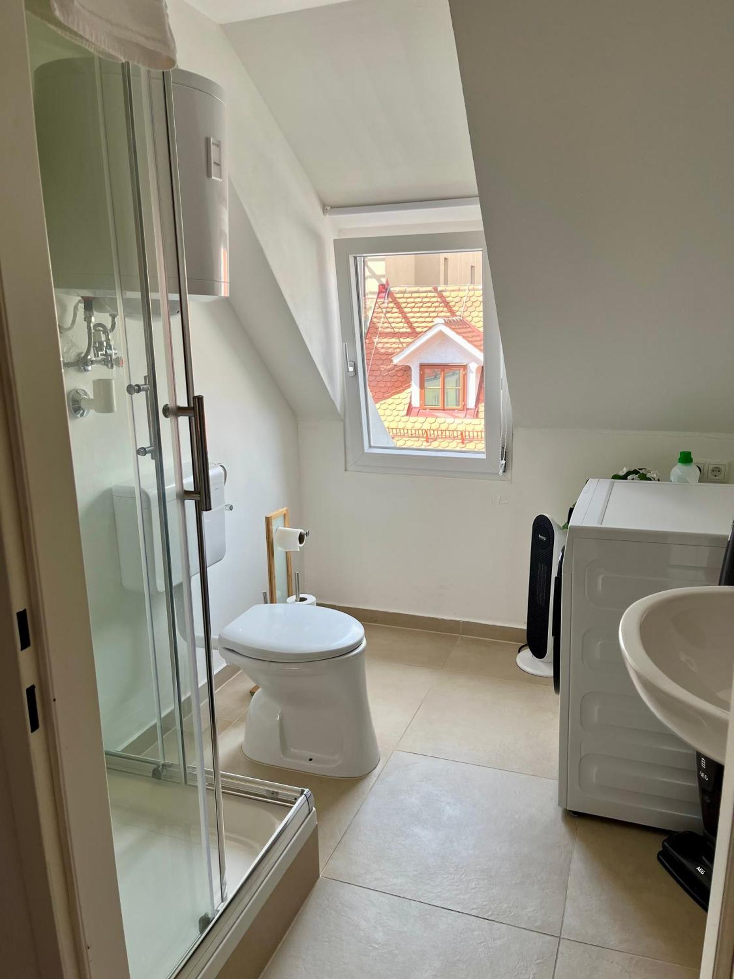 Flores City Center Studio - Easy Self-Check-In Грац Екстериор снимка